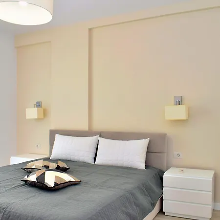 White Moon 302 Plazhi San Pietro